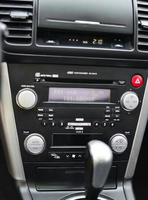 subaru_legacy__168060149fx~2.jpg